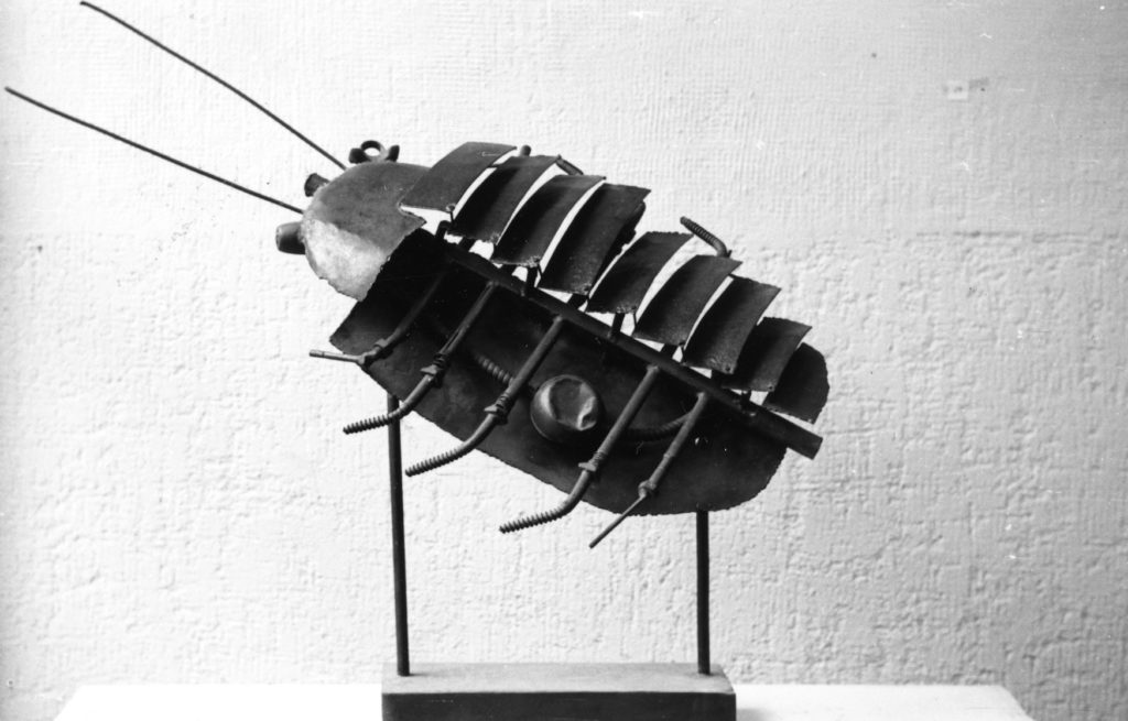 Cucaracha - Hierro soldado con movimiento - 80x90x20cm (con base) - 1965