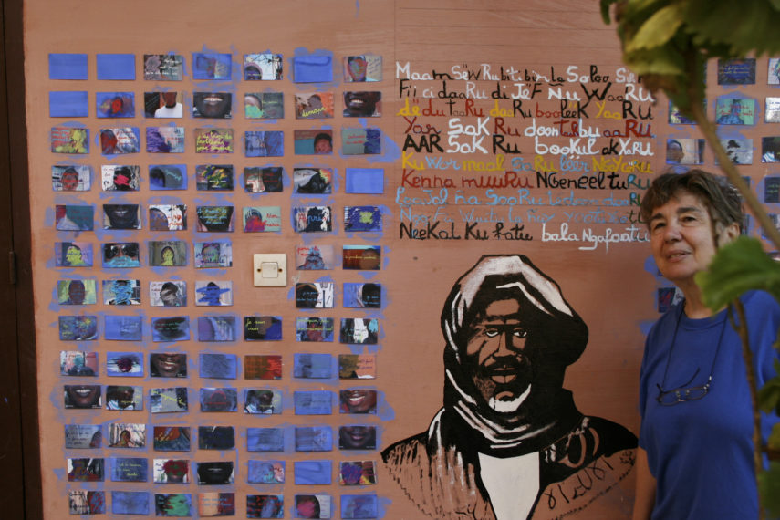 "Regálame tu sonrisa". Dak'art Off, Senegal. 2006. Serigrafía y temple sobre plástico Dimensiones variables.