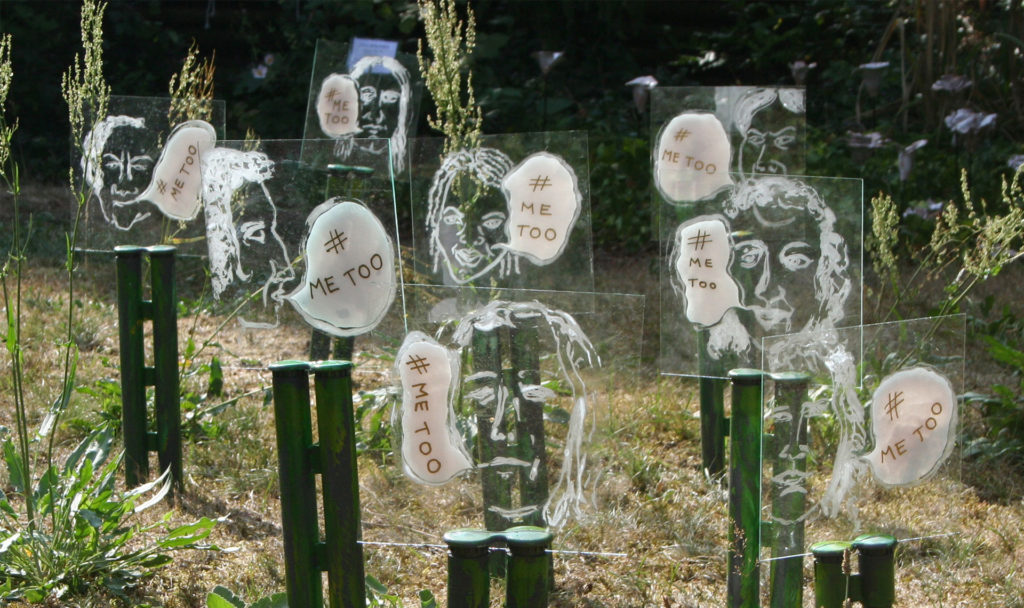 “New Flowers” for Art Lovers Open Their Gardens. Wannsee, Berlin. 2017. Etching on glass, enamel, plastic. Variable dimensions.